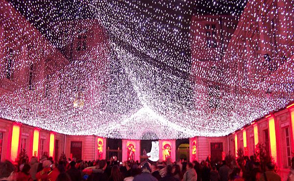 Illuminations de Lyon - Cour de l'hôtel de ville (2008)