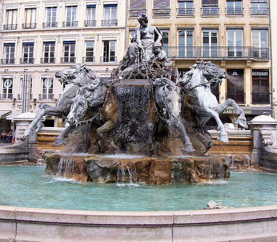 Place des Terreaux - Fontaine du char de la liberté (Bartholdi)