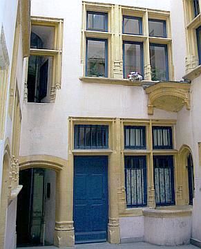 Old Lyon - Entrance to a traboule