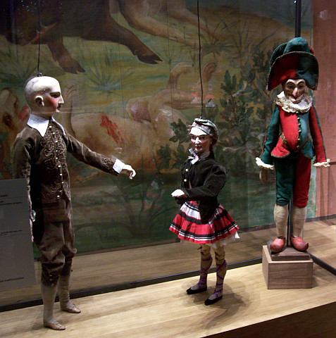 Gadagne museum - puppets with harlequin